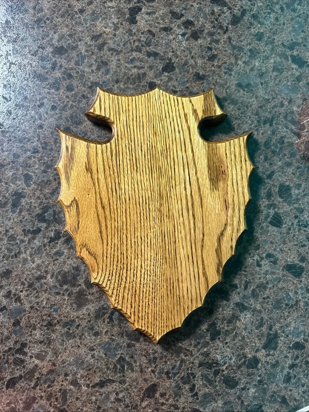 Oak Wood Arrow Wall Plaque in Golden Brown - Taxidermy Hunting Rustic Lodge